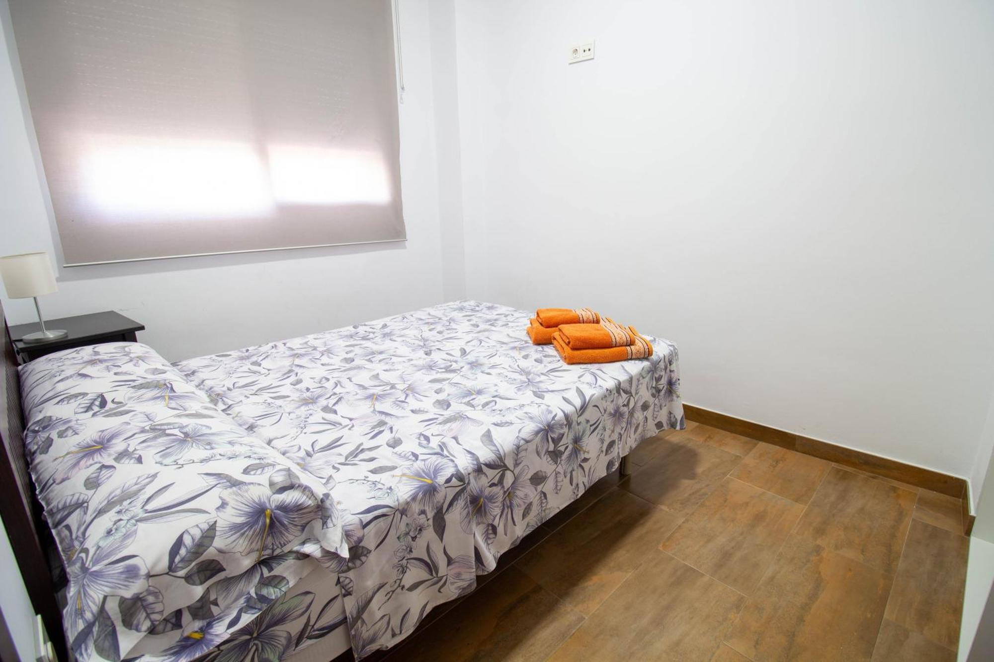Rentitspain Confortable Apartamento Con Patio En Motril Luaran gambar